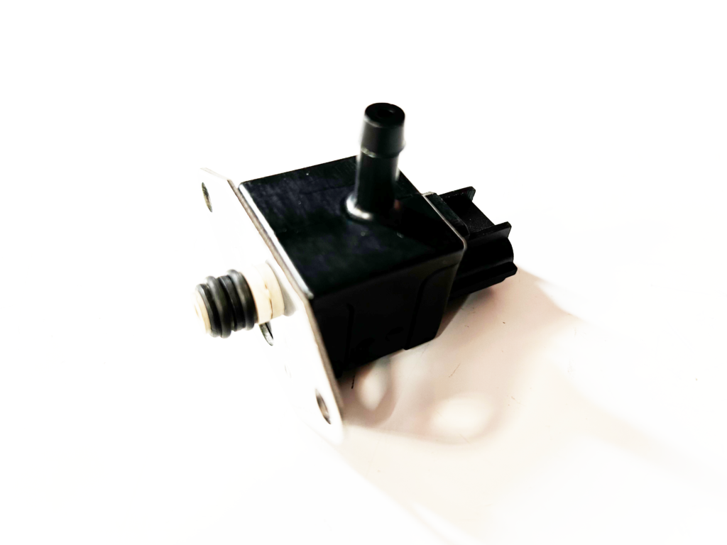 XK8 & XKR FUEL PRESSURE SENSOR AJ87977 Jaguar Spares North East